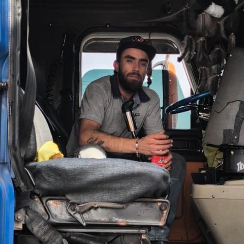 El chofer logró escapar tras el asalto en el que fue despojado de refrigeradores 