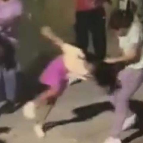 Un video captado a la distancia documenta como una niña de 10 años sufrió las consecuencias del conflicto