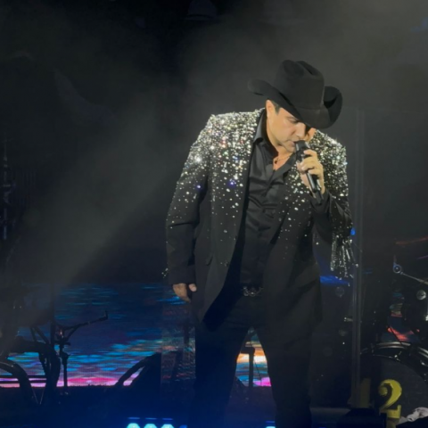 ¡Con invitado sorpresa! Julión Álvarez conquistó la primera de 2 noches en el Palenque de la FNSM