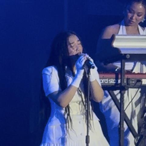 ¿Cantó la de "Golden"? Audrey Nuna se presentó en el Foro de las Estrellas de la FNSM 2026