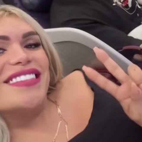 Vuelo con influencers mexicanos sufre falla técnica rumbo a Corea del Sur