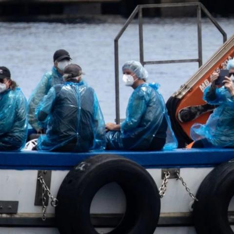 Desembarcan los primeros pasajeros del crucero detectado con hantavirus en Tenerife, España