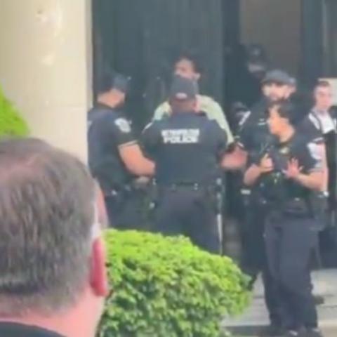Hombre armado entra al Instituto Cultural de México en Washington 2026: detenido sin heridos