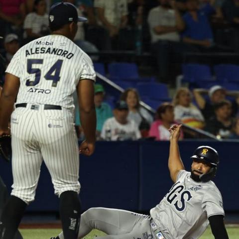 Sultanes 4-2 Rieleros