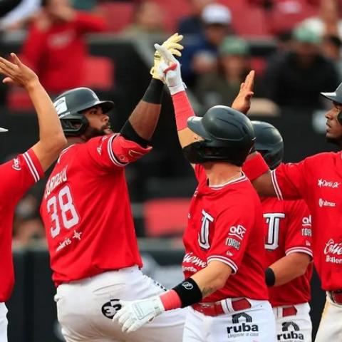 Toros 10-3 Rieleros