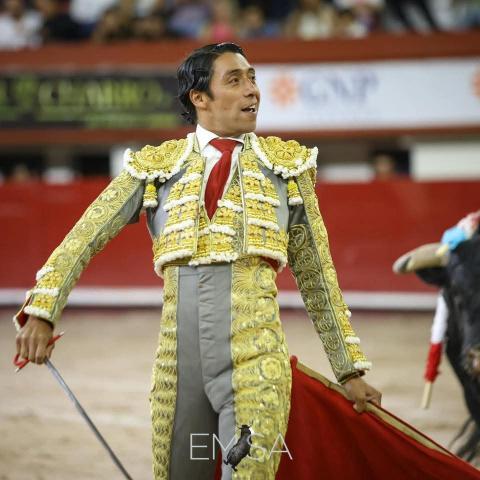 Orejas al pundonor de Flores y Hernández 