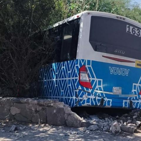 El saldo es de tres pasajeros lesionados y de los cuales uno fue trasladado al HGZ 3 del IMSS