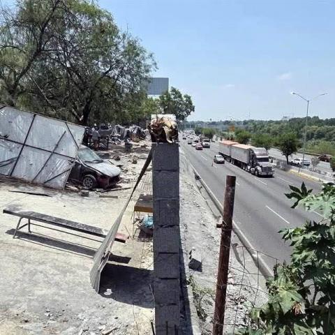 Maquilla el gobierno de Nuevo León zonas pobres del estado para el Mundial 2026: levanta muros y mallas