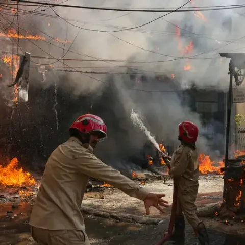 India: al menos 21 muertos y 11 heridos en un incendio
