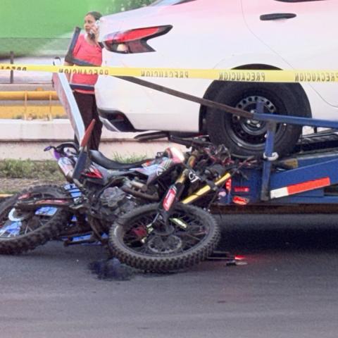 El joven circulaba por la lateral del Parque Industrial Siglo XXI cuando se impactó contra un tráiler que se encontraba detenido