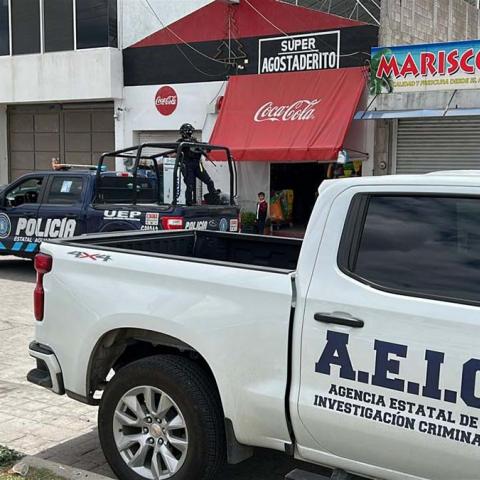 El delincuente se llevó dinero en efectivo y una bicicleta; escapó tras amenazar a la encargada del negocio