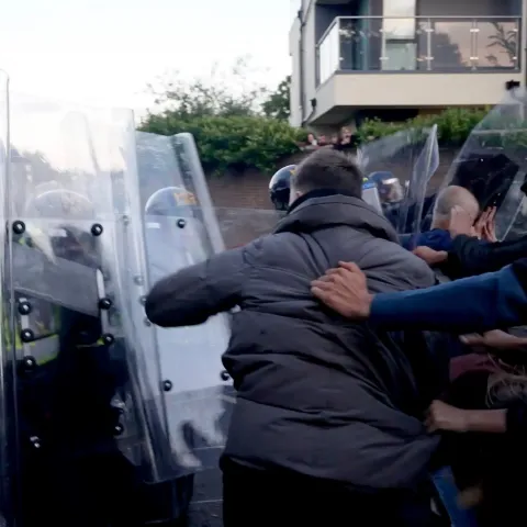 Acusan a once personas por disturbios en protesta por muerte de Henry Nowak en Southampton, Reino Unido