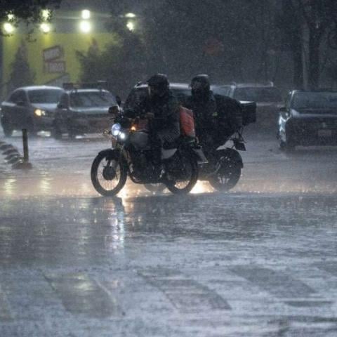 Onda tropical No. 9 mantendrá lluvias en varios estados de México