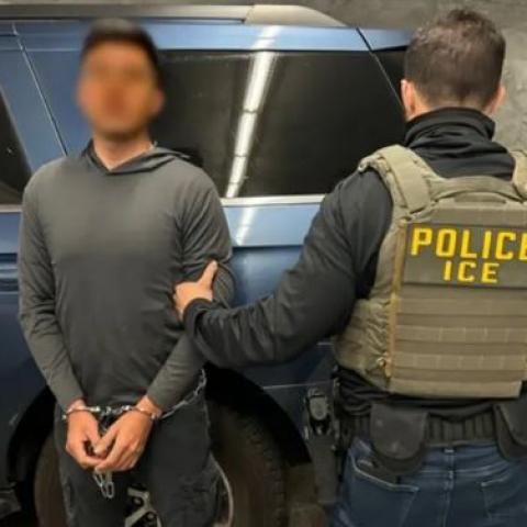 Detenido por ICE 