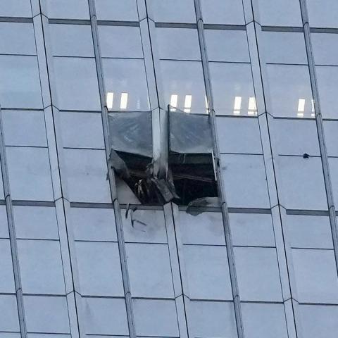 El edificio China Zun, el más alto de Beijing, fue impactado por una avioneta; las autoridades chinas censuraron plataformas locales como Weibo y Douyin