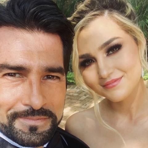 Arturo Carmona revela que será abuelo; su hija Melenie está embarazada