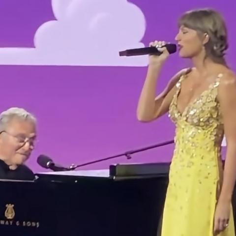 Taylor Swift canta “You’ve Got a Friend in Me” en la premiere de ‘Toy Story 5′