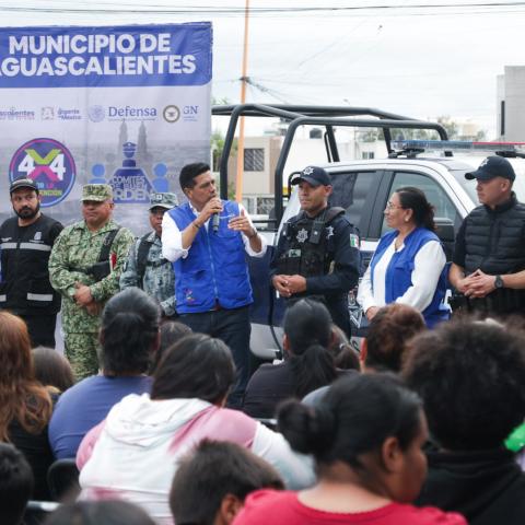Entrega Leo Montañez patrulla en Paseos de San Antonio 