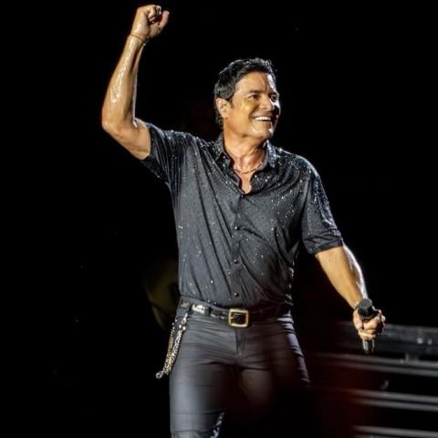 Chayanne cautiva a sus "hijos" en el Fan Festival de Monterrey