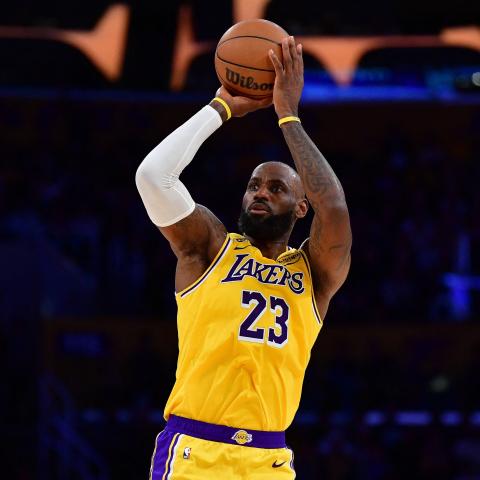 LEBRON JAMES LAKERS
