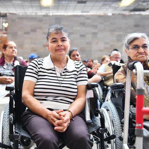 Tere Jiménez anuncia apoyos para personas con discapacidad y problemas de movilidad