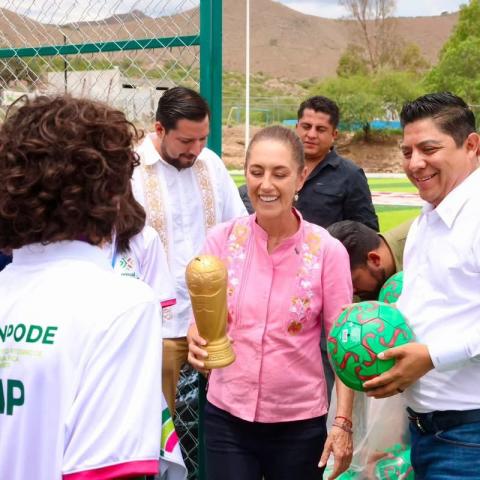 Sheinbaum cancela evento en Zacatecas por protesta de CNTE y SNTE; entrega canchas en San Luis Potosí