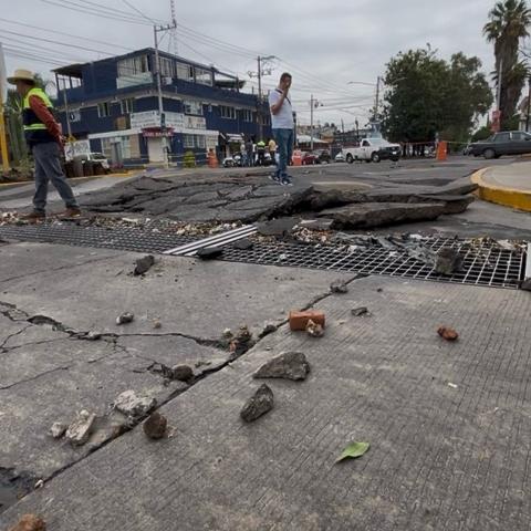 Levantamiento de carpeta asfáltica en José H. Escobedo 