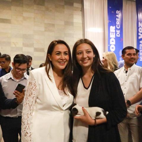 Tere Jiménez se reúne con jóvenes universitarios de Aguascalientes