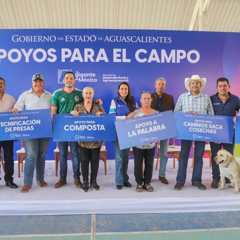 Tere Jiménez entrega obra pública y apoyos al campo en Calvillo