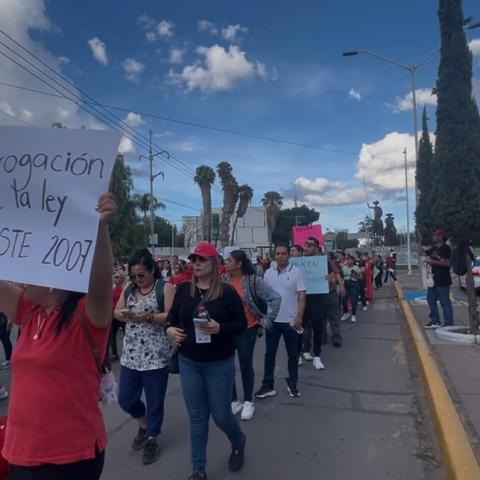 Maestros de Aguascalientes respaldan protesta nacional de la CNTE; toman las calles
