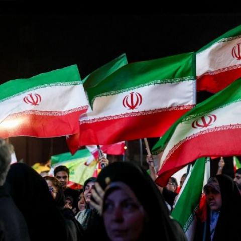 Irán responde a Estados Unidos con ataque a una base aérea