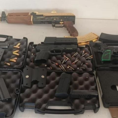 La Aduana de México aseguró cargamentos de armas ilegales transportados en un camión desde EE. UU.