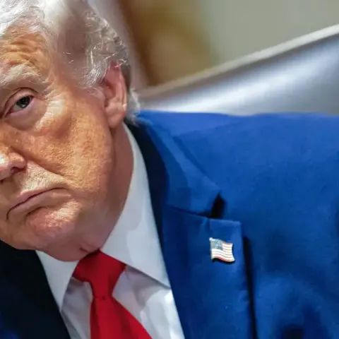Congresistas de EE. UU. votan a favor de que se termina la guerra; Trump los critica