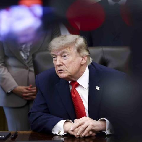 Trump dice que el domingo se firmará acuerdo de paz con Irán, tras iniciar guerra y matar a inocentes