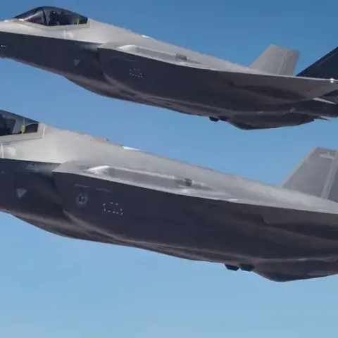 Estados Unidos lanzó nueva oleada de 90 minutos de ataques contra Irán