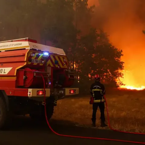 Los incendios arrasan más superficie que nunca en Francia