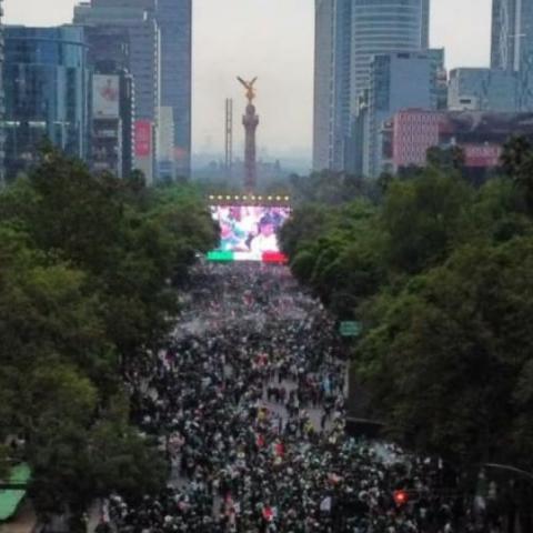 Reino Unido emite alerta de viaje por partido México-Inglaterra tras muertes por festejos