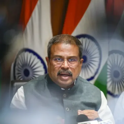 Dimite el ministro de India, poniendo fin a las protestas