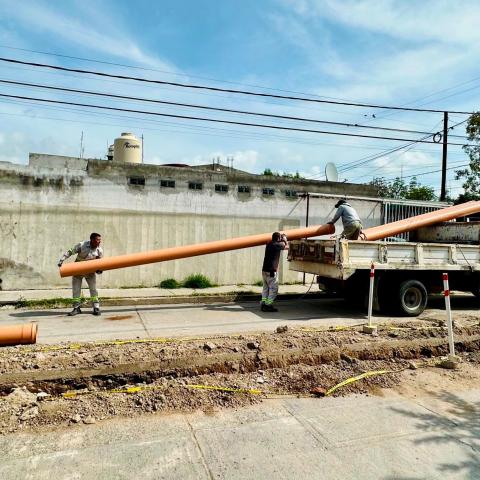 Impulsa Leo Montañez la rehabilitación de la red de alcantarillado en El Cóbano