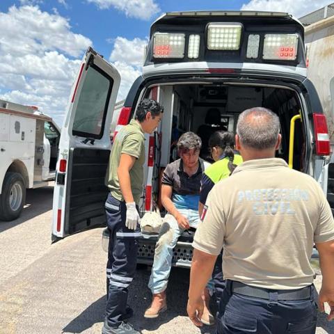 La unidad fue alcanzada por la locomotora; el joven conductor de la camioneta milagrosamente sobrevivió