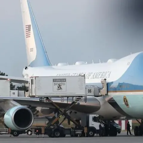 Cambian secretamente de avión a Trump por operación encubierta ante amenaza de ataque