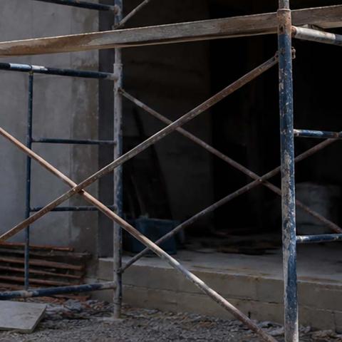 Instalaba una estructura metálica cuando sufrió la aparatosa caída en Rancho Santa Fe; pese a recibir atención médica, finalmente perdió la vida