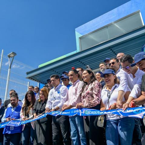 Leo Montañez inaugura casa de música "Los Cactus"