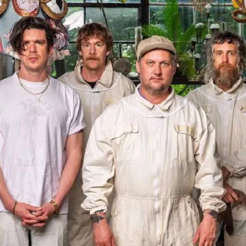 Escándalo en Modest Mouse: Guitarrista Simon O'Connor queda fuera de la gira tras enviar mensajes explícitos a una menor