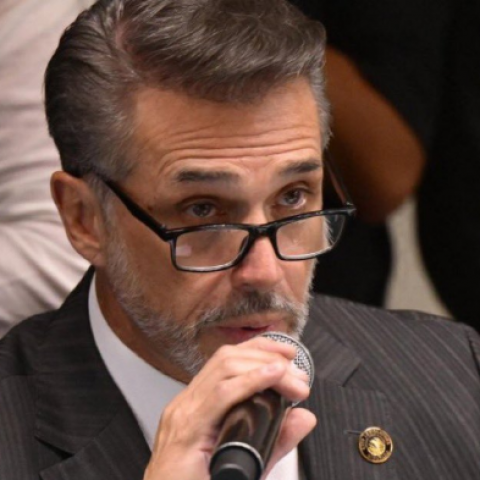 Sergio Mayer vuelve a pedir licencia como diputado por tiempo indefinido y sin recibir sueldo