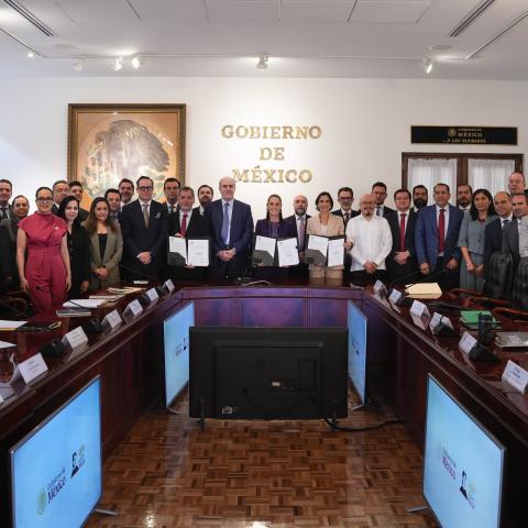 Claudia Sheinbaum y gasolineros 