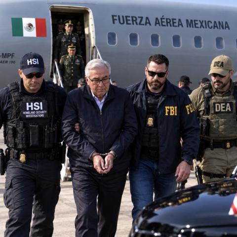 FOTO GENERADA CON IA DE ROCHA MOYA SIENDO ARRESTADO