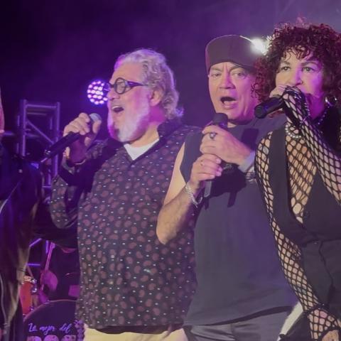 Las grandes canciones del rock en español en nostálgico concierto 