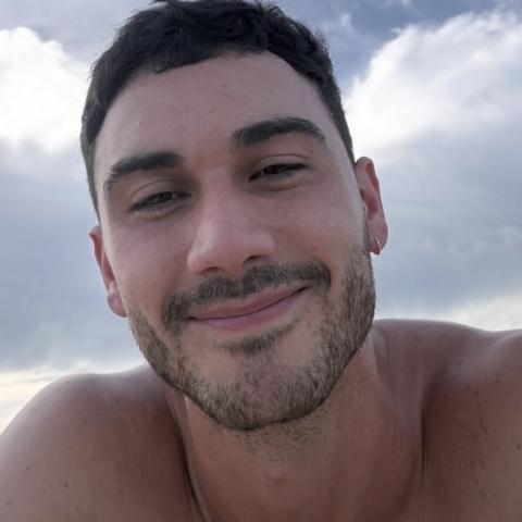 Saquean maletas de Alex Speitzer en el Aeropuerto de la CDMX; el actor denuncia corrupción
