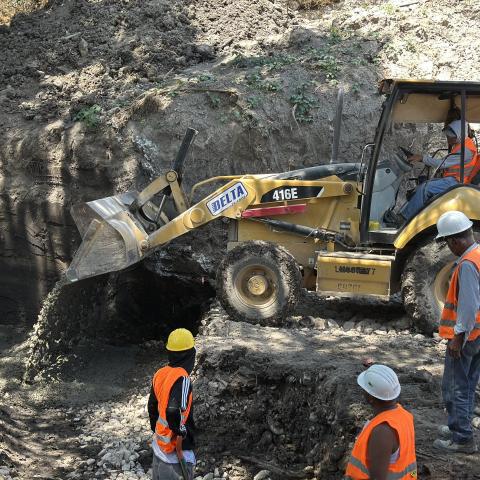 Ya lleva 45% de avance la rehabilitación del colector pluvial de Juan Pablo II